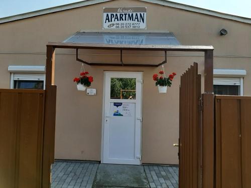 Abadszalok House | Váradi Apartman: Oceanfront Retreat with Top Amenities