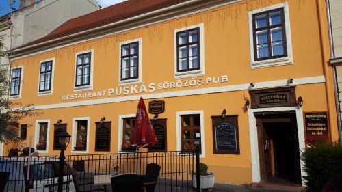 Sopron Apartment | Explore Várkerület Apartman: Pet-Friendly Retreat Awaits