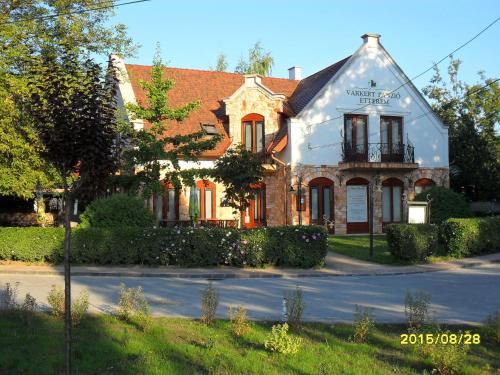 Diosgyor House | Experience Comfort at Várkert Panzió - Rated 9/10!