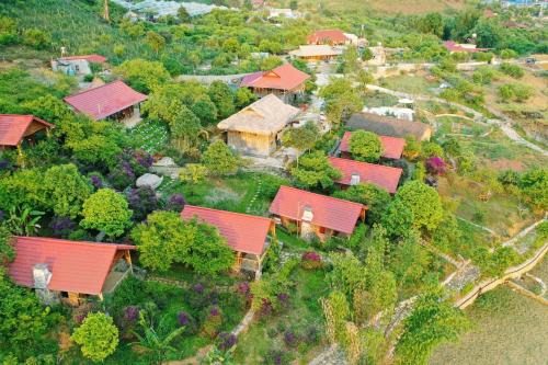 Van Ho Cabin | Inviting Vân Hồ Ecolodge with Hot Tub and Breakfast Included