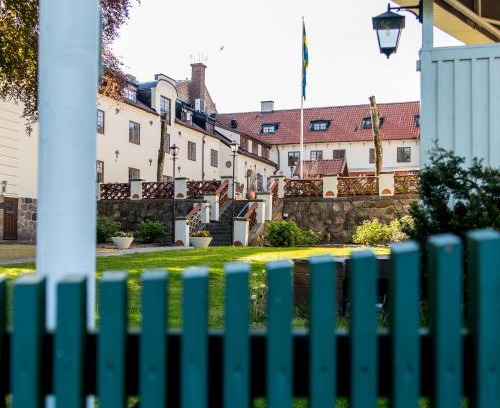 Falkenberg Hotel | Welcoming Värdshuset Hwitan: Family-Friendly with Hot Tub