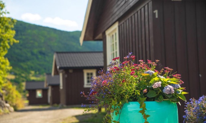 Vagamo Cabin | Vågåvatnet Feriesenter: Top-Rated Oceanfront Getaway