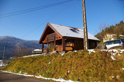 Basse-sur-le-Rupt Ski Chalet | Cozy Finnish Chalet with Oceanfront Views and Pet Access