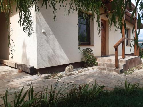 Vertestolna Apartment | Discover Vértestolna Vendégház: Child & Pet-Friendly Retreat