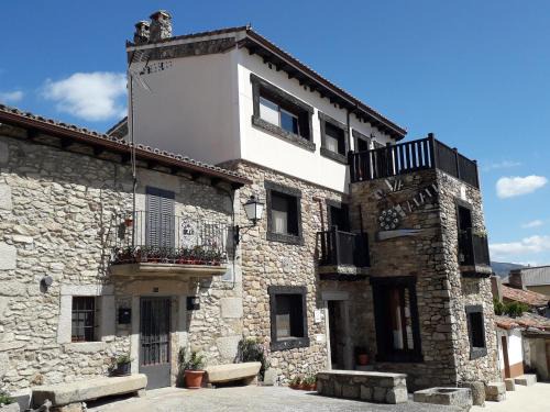 Oliva de Plasencia House | Vía Caparra Superior: Guest Rated 8.7 with Kitchen Amenities