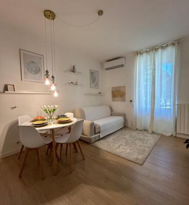 Germignaga Apartment | Lakefront I TULIPANI: Cozy Stay with Spa & Ocean Views