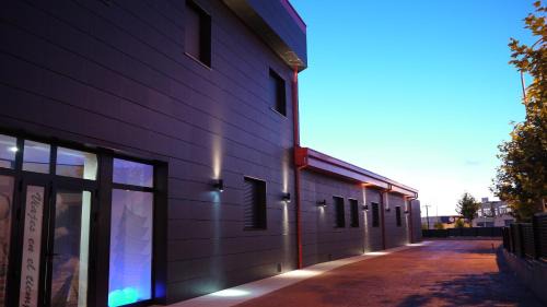 Arroyomolinos Hotel | Discover V Hotel: Wheelchair Accessible with Breakfast & Hot Tub
