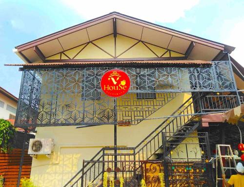 Samphao Lom House | V House: Guest Rated 9/10 with Family-Friendly Amenities