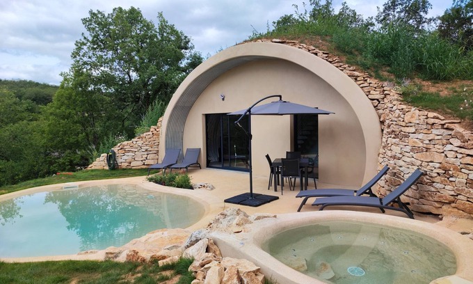 Cazillac Cabin | Discover V.i.p Refuge: Family-Friendly Escape Awaits
