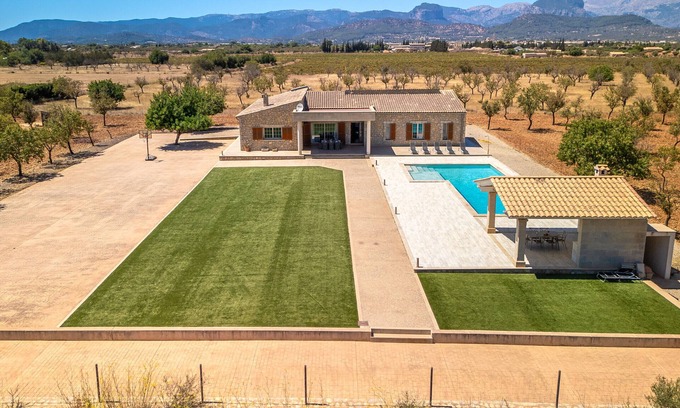 Binissalem Villa | Modern Villa in Binissalem with Private Pool & Ping Pong