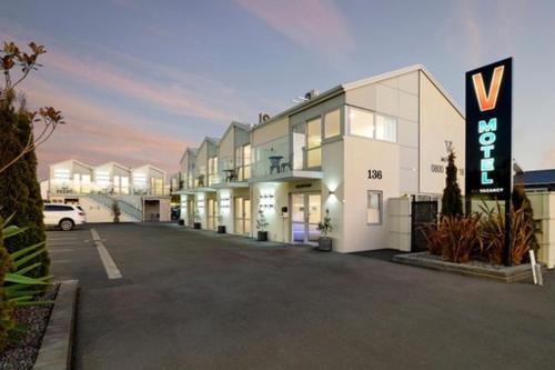 Papanui Hotel | Discover V Motel: 5-Star Stay with Family-Friendly Amenities