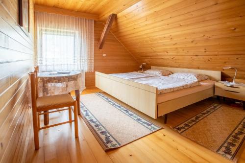 Srednja Vas v Bohinju Apartment | Family-Friendly Apartmaji Skantar with Hot Tub & Breakfast