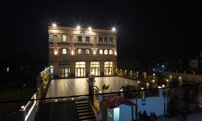 Prem Nagar Hotel | Discover V One Pride: Family-Friendly with Great Amenities