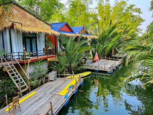 Kampot Resort | Guest Rated 9.7: V-Relaxing Resort with Poolside Bliss