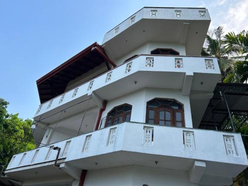 Kandy House | Family-Friendly Retreat at V.S.MAHA REST HOME