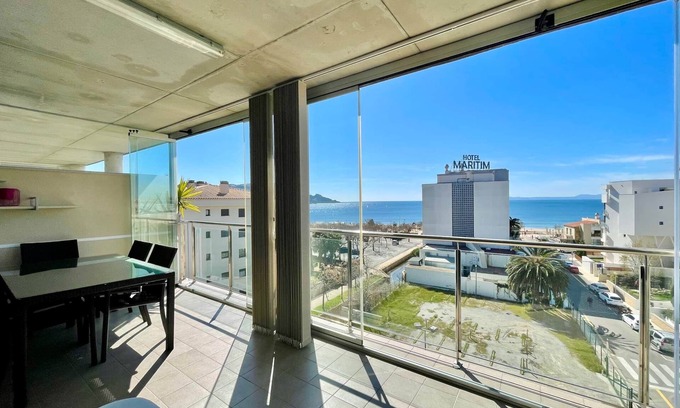 Santa Margarida Apartment | Experience Oceanfront Bliss at Maritim with 10/10 Rating