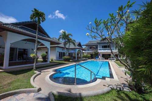 Rawai House | V201 1BR Pool Access Walk to Yanui Beach