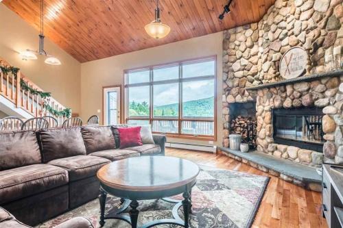 Bethlehem Villa | V3 Townhouse with Mountain Views & Spa Amenities in Bretton Woods