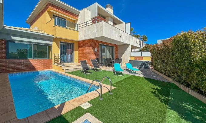 Mosqueira Villa | Villa Jardins Branqueira7: Beachside Oasis with Pool