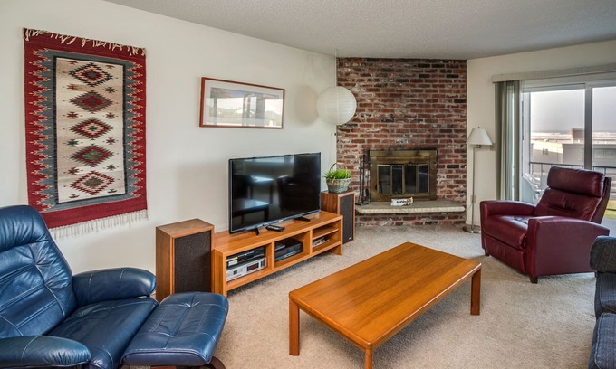 Gearhart Condo | Oceanfront 2 Bedroom Retreat with Pool & Scenic Views