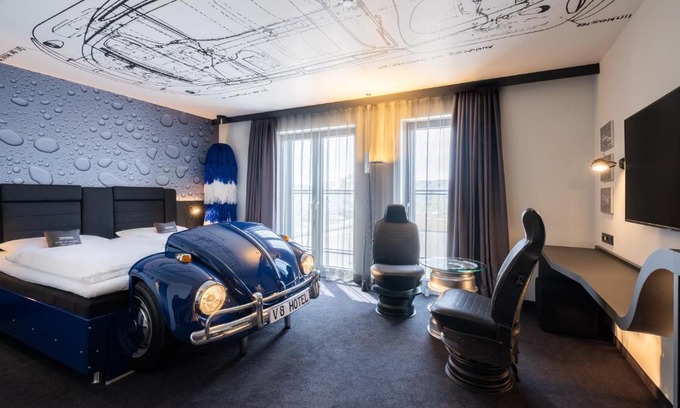 Ossendorf Hotel | Explore V8 Hotel Köln: Eco-Friendly Stay with Hot Tub