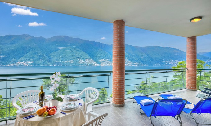Tronzano Lago Maggiore Apartment | Experience Va Pensiero sul Lago with Scenic Views & Amenities