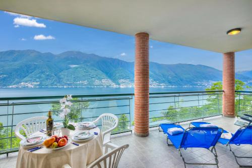 Tronzano Lago Maggiore Apartment | Scenic Va Pensiero sul Lago - Family-Friendly Retreat