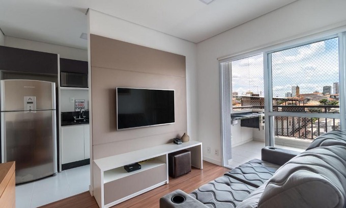 Zona Leste Apartment | Elegant VA26 Apartment with Balcony in Vila Carrão