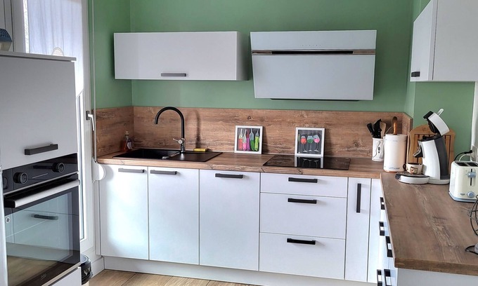 Andernos-les-Bains Apartment | Beachfront Apartment with Air Conditioning & Spa Amenities