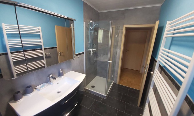 Neustadt-Stadtmitte Apartment | Vacation apartment with castle view in a quiet residential area