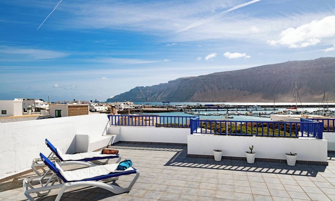 Caleta de Sebo Apartment | Cozy Toledo Apartment with Sea View & Private Terrace