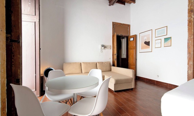 Vegueta House | Beachfront Retreat: Apto Don Pepe with Shared Terrace & Wi-Fi