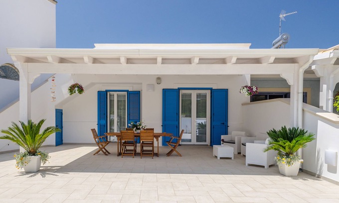 Posto Rosso House | Premier Vacation Home in Salento, Gallipoli with Pool