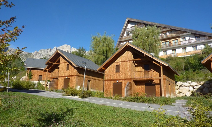 Gresse-en-Vercors House | Relax at Vacancéole - Les Gentianes with Spa and Kitchen