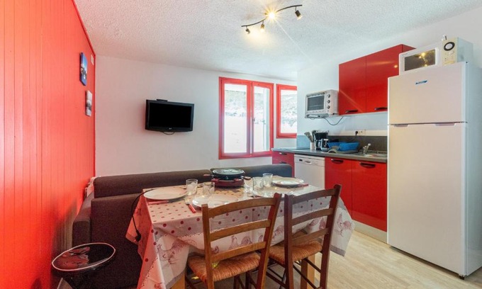 Genos Apartment | Cozy Apartment for 6, Just Steps from Ski Slopes