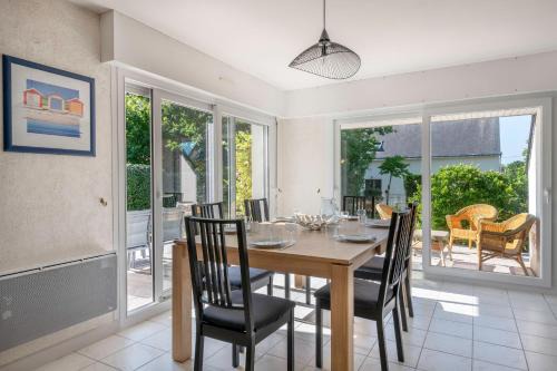 Penvins House | Comfortable Stays at Sarzeau with Family-Friendly Amenities