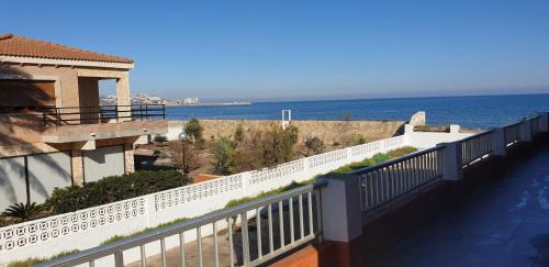 Cullera House | Inviting Private Rooms in Villa Steps from Cullera Beach