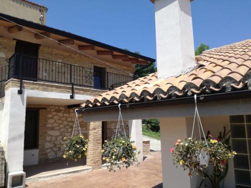Bucchianico Apartment | Idyllic Retreat in Hills, Perfect for Families & Pets