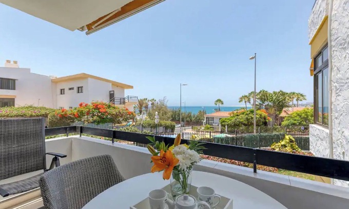 San Agustin Apartment | Seaside Retreat: Apartment with Ocean Views and Amenities
