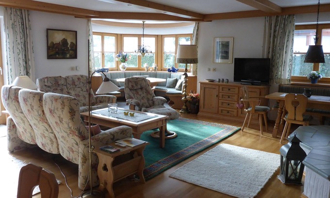 Aschau im Chiemgau Apartment | Top-Rated Fuchs Heinz-Lothar: Family-Friendly & Spa Amenities