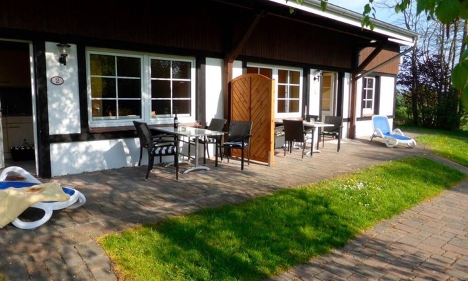 Presen Apartment | Cozy Apartment for 4 Guests in Fehmarn with Great Amenities