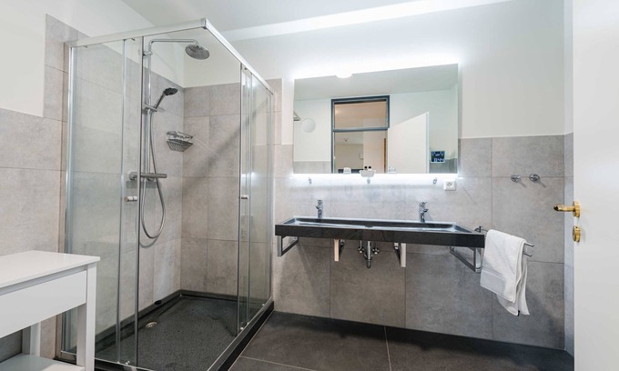 Leer Apartment | Ideal Vacation Apartment 7 Midlum - Guest Rated 10/10