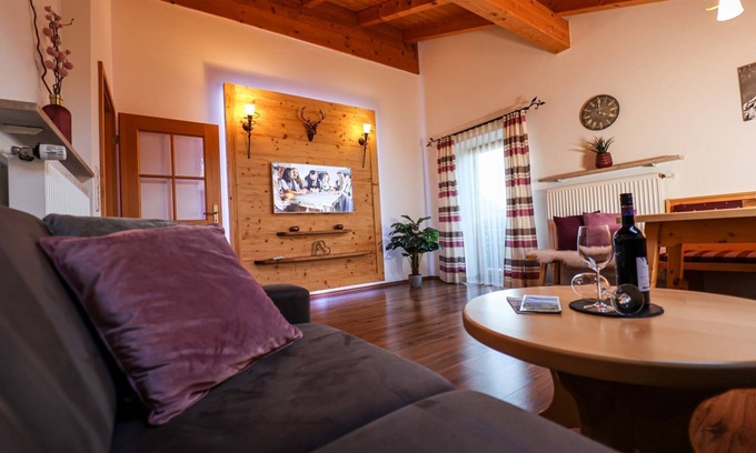 Marktschellenberg Apartment | Cozy Vacation Apartment with Balcony and Ocean View