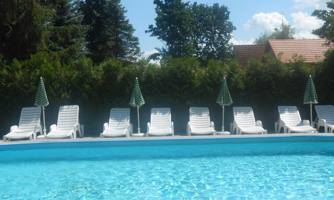 Balatonmariafurdo Villa | Cozy Lakeside Apartment with Pool for Couples Retreat