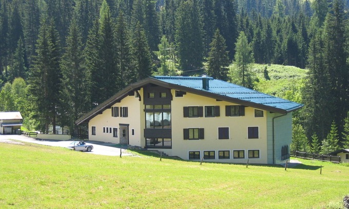 Muehlbach Am Hochkoenig Apartment | Cozy Hochkönig Retreat with Scenic Hiking at Your Doorstep