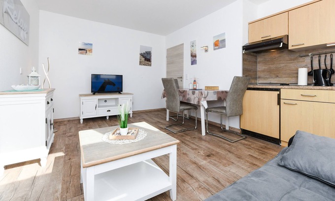 Neuharlingersiel Apartment | Cozy Apartment for 3 with Oceanfront Views in Neuharlingersiel