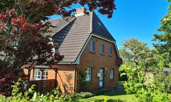 Wrixum Apartment | Ideal Family Getaway: Cozy Apartment for 4 in Wrixum