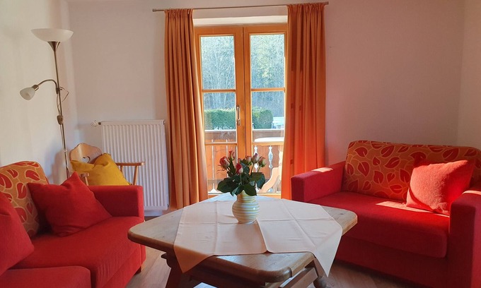 Bischofswiesen Apartment | Cozy Vacation Apartment for 5 with Balcony and Kitchen