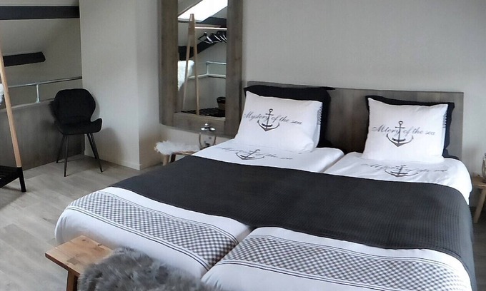 Sint-Annaland Apartment | Discover Oceanfront Bliss at L'Ancora Holiday Apartment