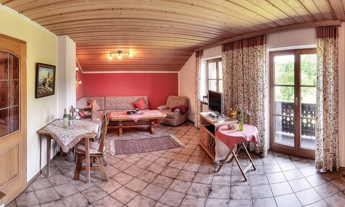 Bad Feilnbach Apartment | Cozy Upper Floor Apartment for 2 with Kitchen & Breakfast